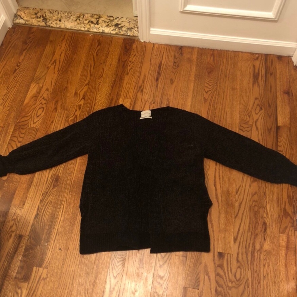 black warm n comfy urban outfitters cardigan🖤🖤